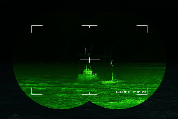 infravermelho vista noturna - looking at view searching looking sea - fotografias e filmes do acervo