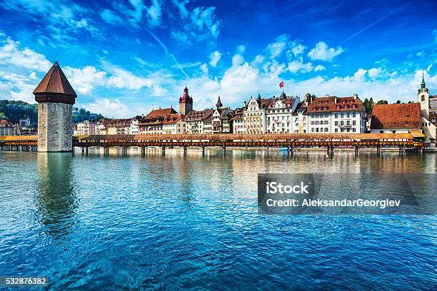 Alte Turm Und Brücke In Luzern Schweiz Stockfoto und mehr Bilder von Luzern - Luzern, Schweiz, Alpen