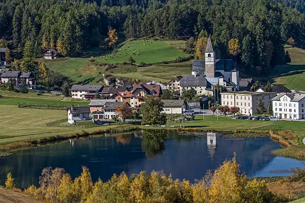 Fontana is idyllically situated at the foot of the mighty castle Tarasp