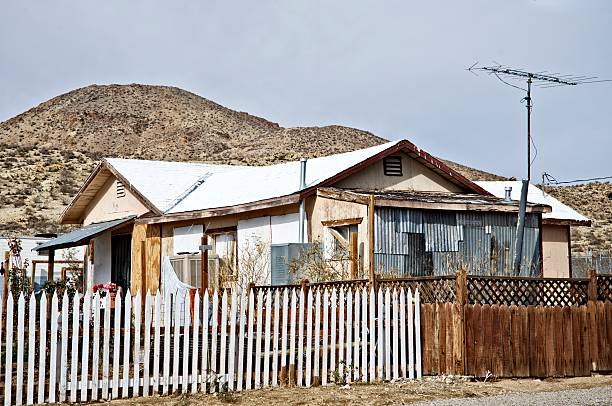 istock Old house in the desert 532953391