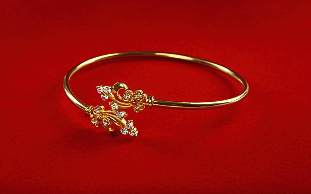 matrimonio indiano in oro bracciali - indian ethnicity indian culture jewelry gold foto e immagini stock