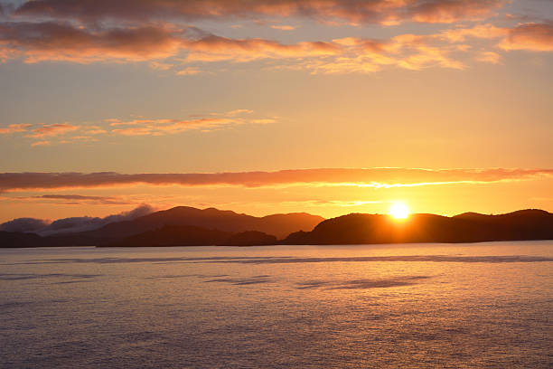 Bay Of Islands rano wschód słońca nad Ocean Glow – zdjęcie