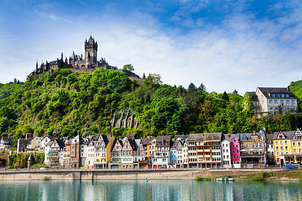 街の cochem のインペリアルキャッスル - village germany german culture landscape ストックフォトと画像