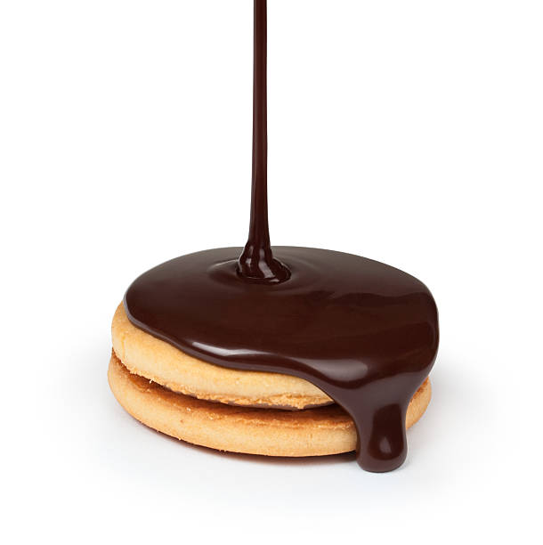 cookie に注ぐストリームのチョコレート白背景 - chocolate topping ストックフォトと画像