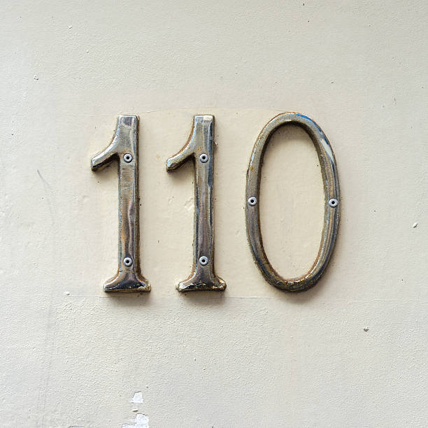 дом № 110 - number 1 zero nobody number 10 стоковые фото и изображения