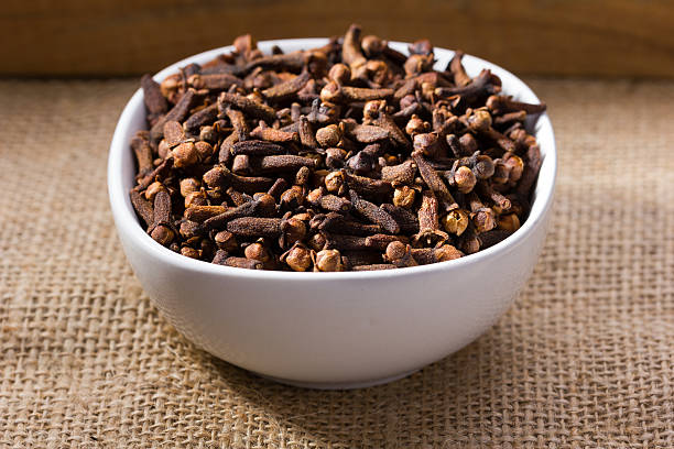 istock cloves in small bowl 533008803