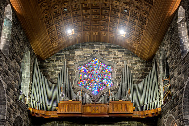 organo in chiesa vecchia - pipe organ foto e immagini stock
