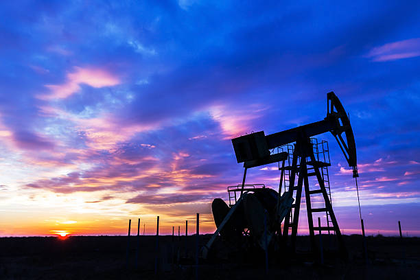 istock Operating oil and gas well 533030071