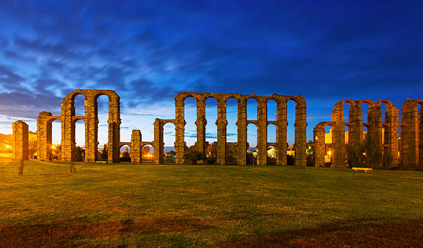 istock Aqueduct of miracles in Merida, Spain 533031473