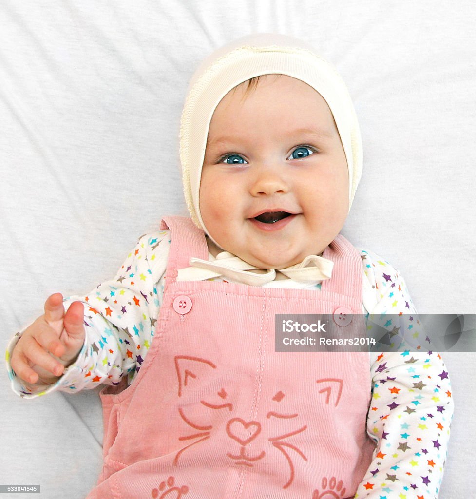 Bé Gái Châu Âu Sơ Sinh Bé Trai Bế Ngón Tay 5 Tháng Tuổi Hình ảnh ...