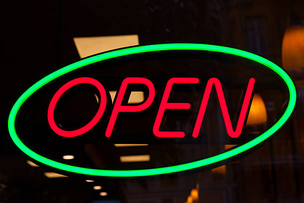 istock Red and green neon Open sign 533047558