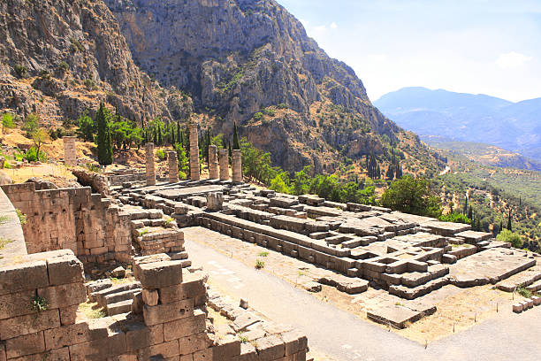 istock Ancient column and ruins Temple of Apollo in Delphi, Greece 533048653