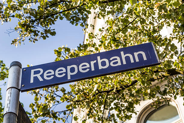 ハンブルクのレーパーバーン通り署名します。 - street name sign ストックフォトと画像