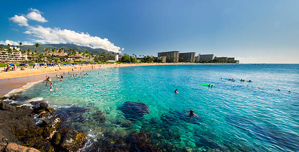 kaanapali beach z black rock, maui, na hawajach - maui zdjęcia i obrazy z banku zdjęć