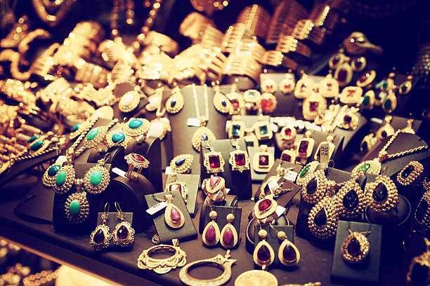 jóias mercado em istambul, em tons - brooch gold jewelry old fashioned imagens e fotografias de stock