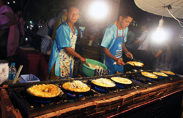 thai turismo festival 2015 mercato galleggiante - thailand thai culture thai cuisine pad thai foto e immagini stock