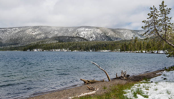 istock Paulina Lake in Late Spring 533070498