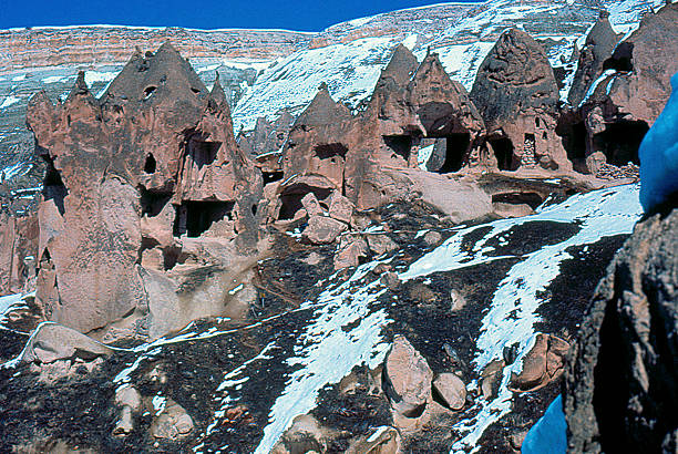 80 kilometers from Kayseri, it is home to interesting rock formations used as dovecotes, caves, shelters, churches and monasteries. As a very old settlement, it is famous for its churches from the Roman period. The most famous of these churches are; St. Barbara (Tahtalı), Karabaş, Kubbeli and Yılanlı churches. The settlement in this sheltered valley, where Christians chose to settle in the 4th century to keep their faith alive, is also intertwined with historical ruins. The people of Soğanlı, who welcome their guests with a smiling face, have another feature: they are the creators of the handmade Soğanlı dolls, each more beautiful than the other, with their colorful clothes and beads. These dolls made of cloth are very popular.