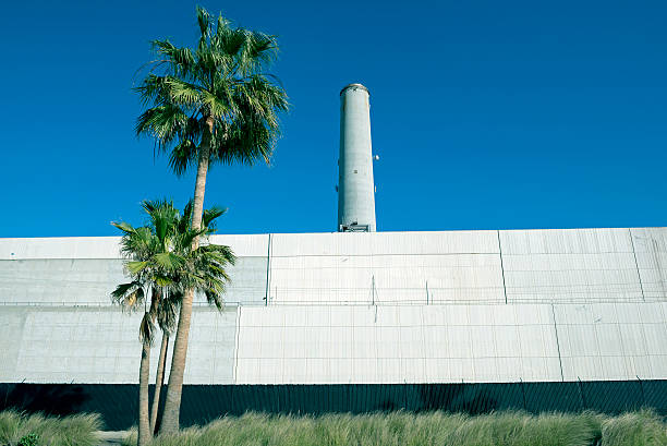 usine de dessalement à carlsbad, en californie - desalination plant photos photos et images de collection