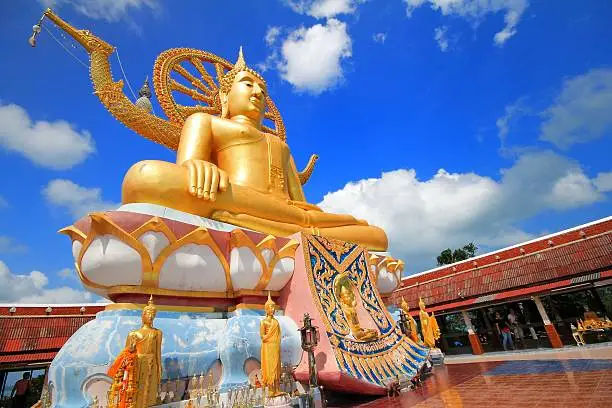  golden big buddha statue in wat phra yai buddhist temple, on koh samui island, thailand 