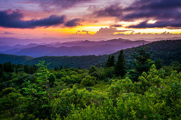 istock Sunset from Cowee Mountains Overlook, on the Blue Ridge Parkway 533154579