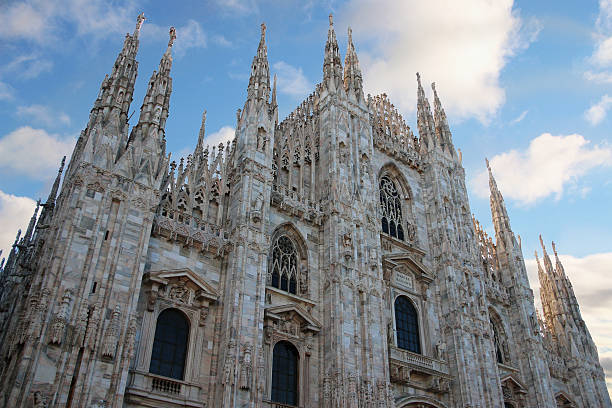 cúpula de catedral de milão, itália - milan italy cathedral duomo of milan night - fotografias e filmes do acervo