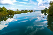 spiegelbild-der-b%C3%A4ume-im-fluss-tauber.jpg?b=1&s=170x170&k=20&c=CPG2_KZBIVn9cH_8mJZjY104ReC1i1uTyfSiz_zuT4w=
