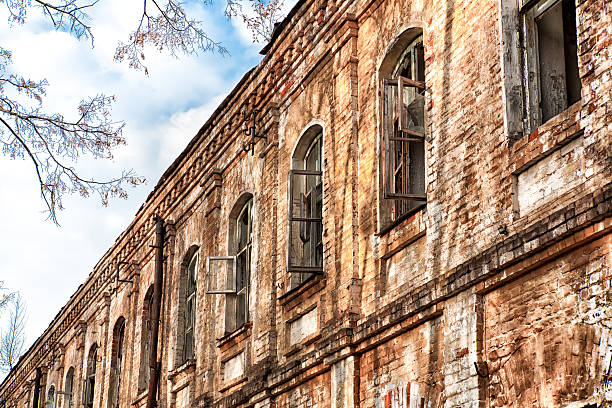 istock old house without people 533175843