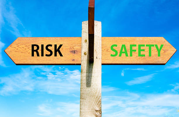 istock Risk versus Safety messages, Right choice conceptual image 533178609