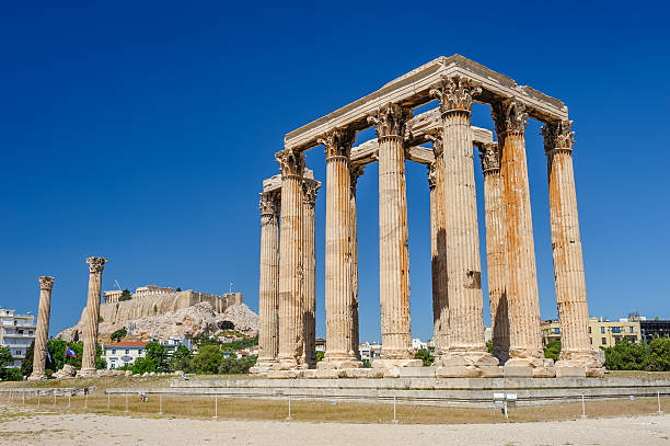 tempio di zeus olympeion, atene, grecia - copy space minerva greek culture athens greece foto e immagini stock
