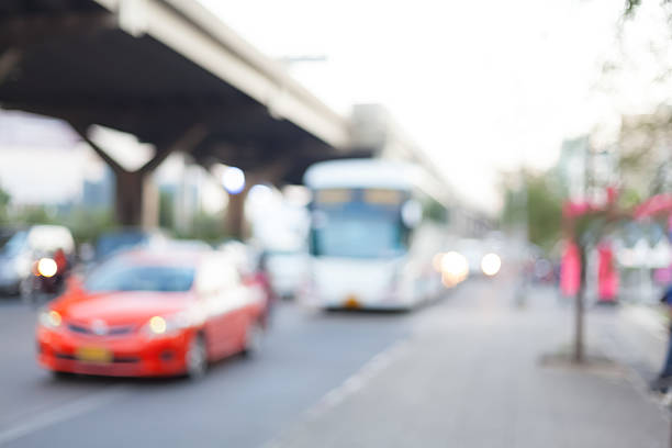 pognajcie godzinę business street - land vehicle multiple lane highway driving traffic zdjęcia i obrazy z banku zdjęć