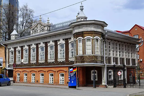 The house was built in 1911-1912, it belonged to Popov Konstantin Vasilyevich and his spouse Popova Virinee Sergeevne.  K.V. Popov since 1900 worked in Tyumen as the private attorney of the Tobolsk district court.  Later  I served private attorneys of Town Council.  Besides owners on the estate, in a wing there lived the world judge O. I. Stoltz.