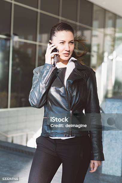 Young Woman With Smart Phone Stock Photo - Download Image Now - 20-24 Years, 2015, 25-29 Years