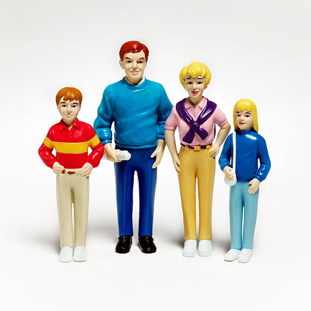 figurines en plastique de la famille - figurine photos et images de collection