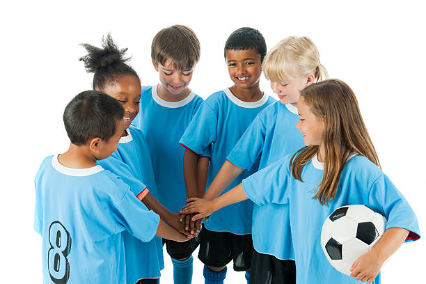 enfants jouant au football - soccer child indoors little boys photos et images de collection