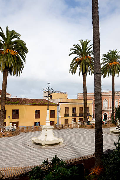 istock Square with palm trees in La Orotava. 533277385