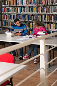 menschen-lernen-in-einer-bibliothek.jpg?b=1&s=170x170&k=20&c=vvv39_YQU30rLgzFijnsv9mUDo116db5ET7E9FA6Lx8=