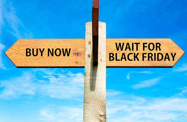 istock Buy Now versus Wait for Black Friday messages 533290433