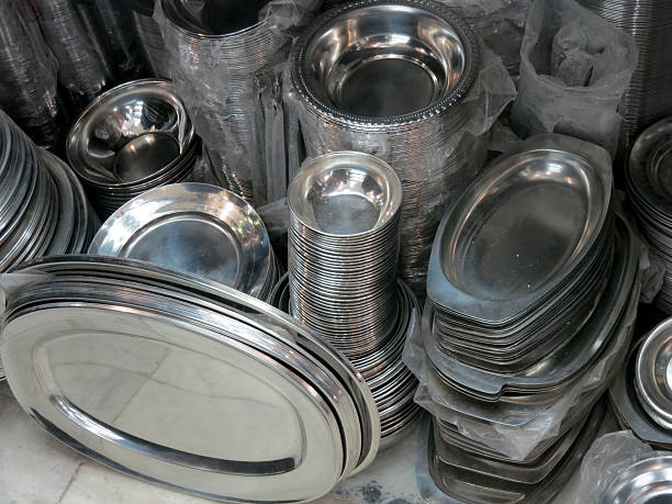 istock Iron sheet dishes at a bazaar in Iran. 533290785