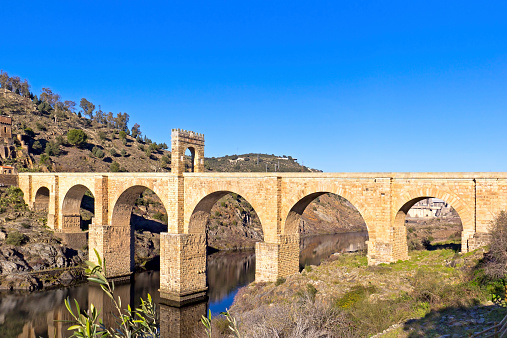 The stone Alacantara Bridge is an two thousand years old roman bridge that crosses the Tagus River. Built by the Romans to connect an important trading road. It was built between years 105 and 106 by the Roman arquitect Caius Julius Lacer.