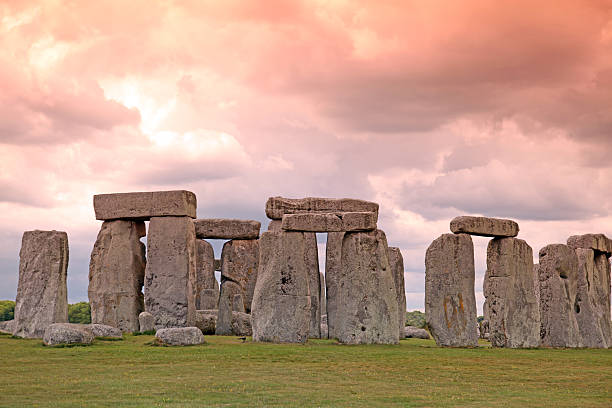 istock Sundiwn at Stonehenge historic site 533293513