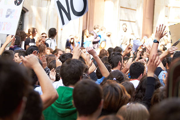 el poder de las personas. - manifestación fotografías e imágenes de stock