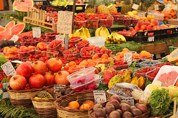istock Campo de Fiori market in Rome - fruit stall 533325986
