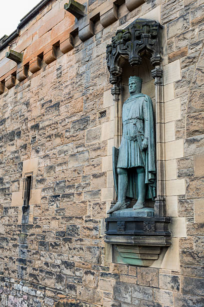 edinburgh, schottland. statue von robert the bruce - robert bruce stock-fotos und bilder