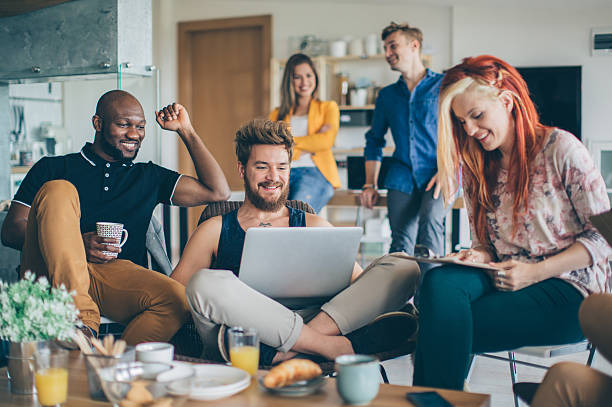 salon, działa i gra pod jednym dachem. - living room learning healthy lifestyle one person zdjęcia i obrazy z banku zdjęć