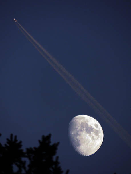 istock Fly me to the moon 533334981