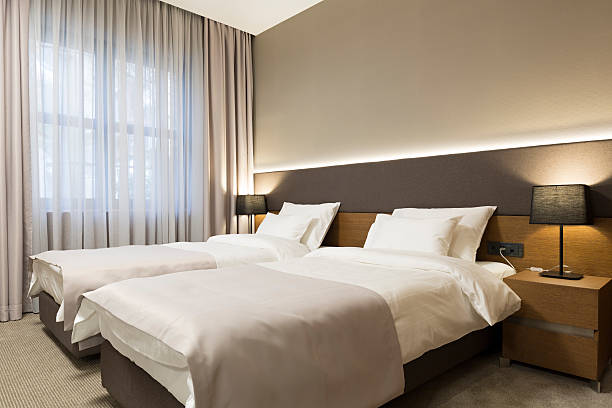 インテリアのホテルのベッドルーム - ホテル ストックフォトと画像