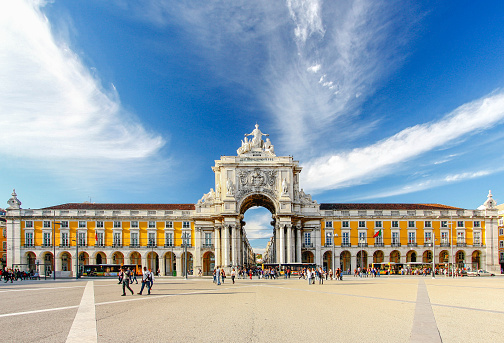 Famoso arco en la Praca do Comercio, Lisboa photo