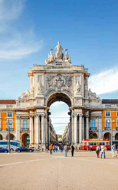 istock Famous arch at the Praca do Comercio, Lisbon 533339052