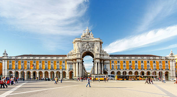 istock Famous arch at the Praca do Comercio, Lisbon 533339116